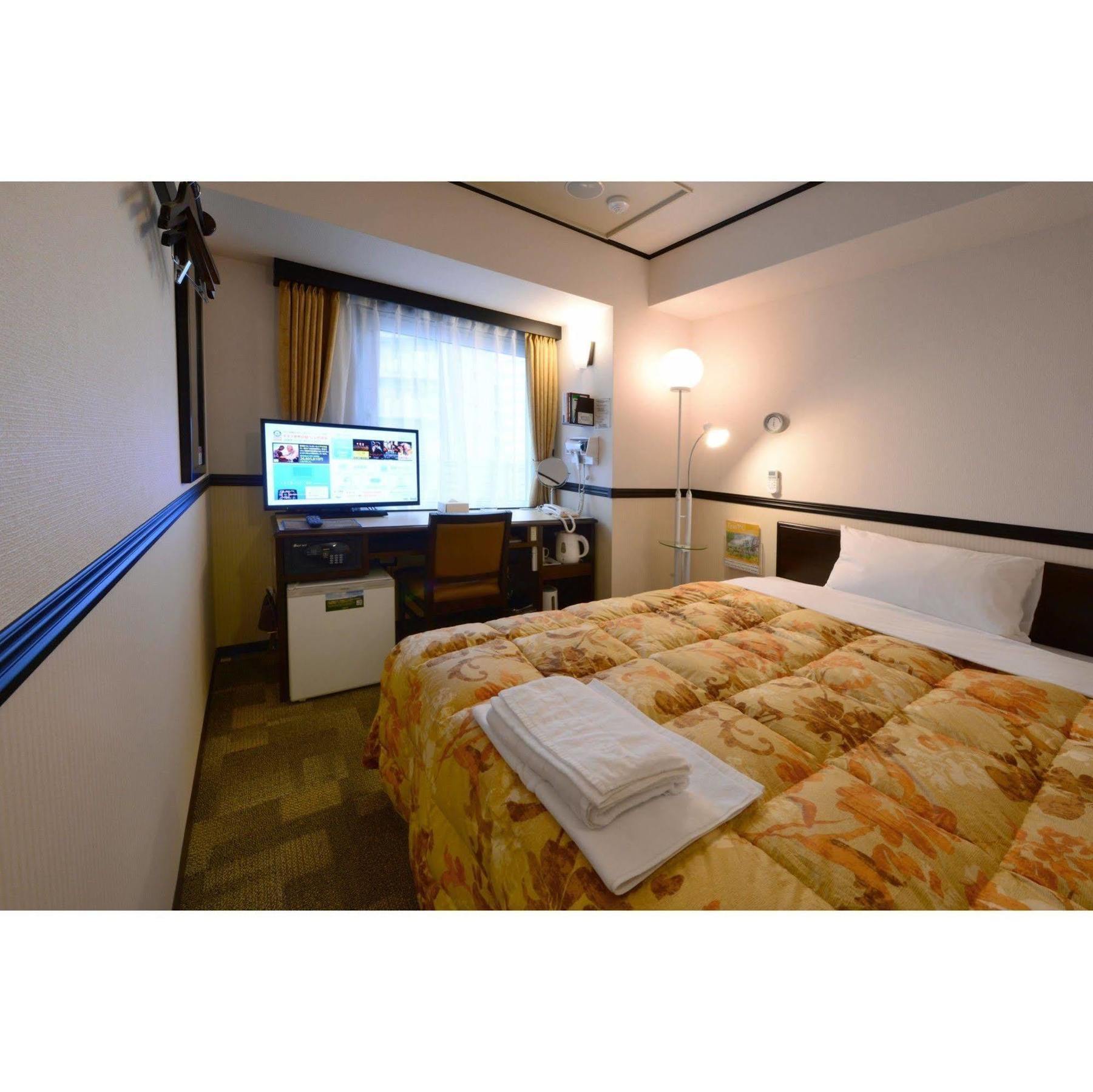 Toyoko Inn Nagoya-Eki Sakuradori-Guchi Honkan Exterior photo