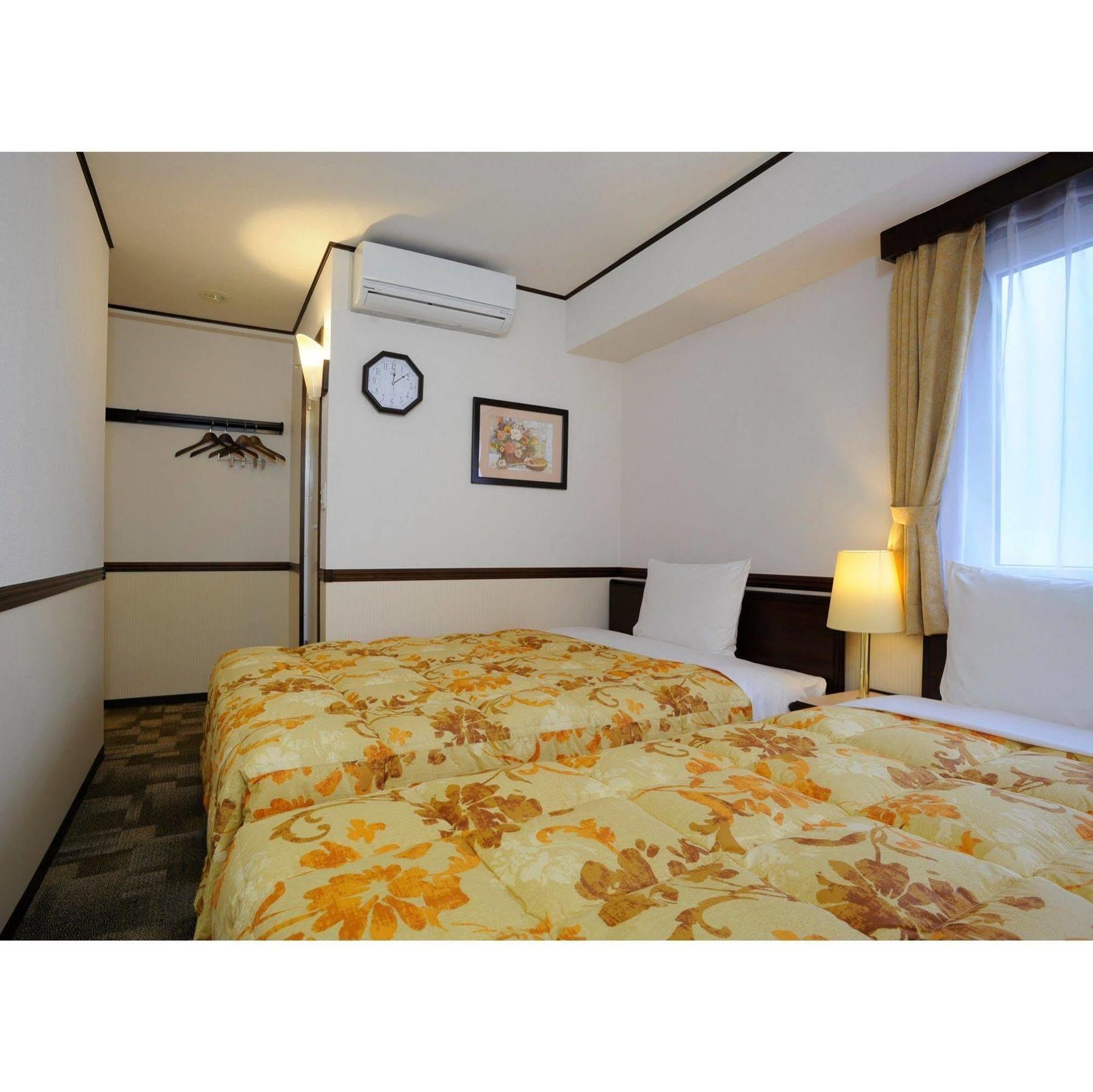 Toyoko Inn Nagoya-Eki Sakuradori-Guchi Honkan Exterior photo