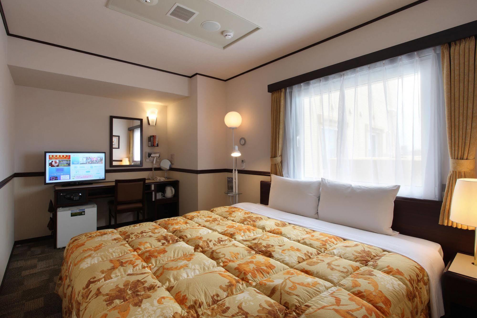 Toyoko Inn Nagoya-Eki Sakuradori-Guchi Honkan Exterior photo