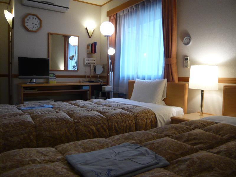 Toyoko Inn Nagoya-Eki Sakuradori-Guchi Honkan Exterior photo